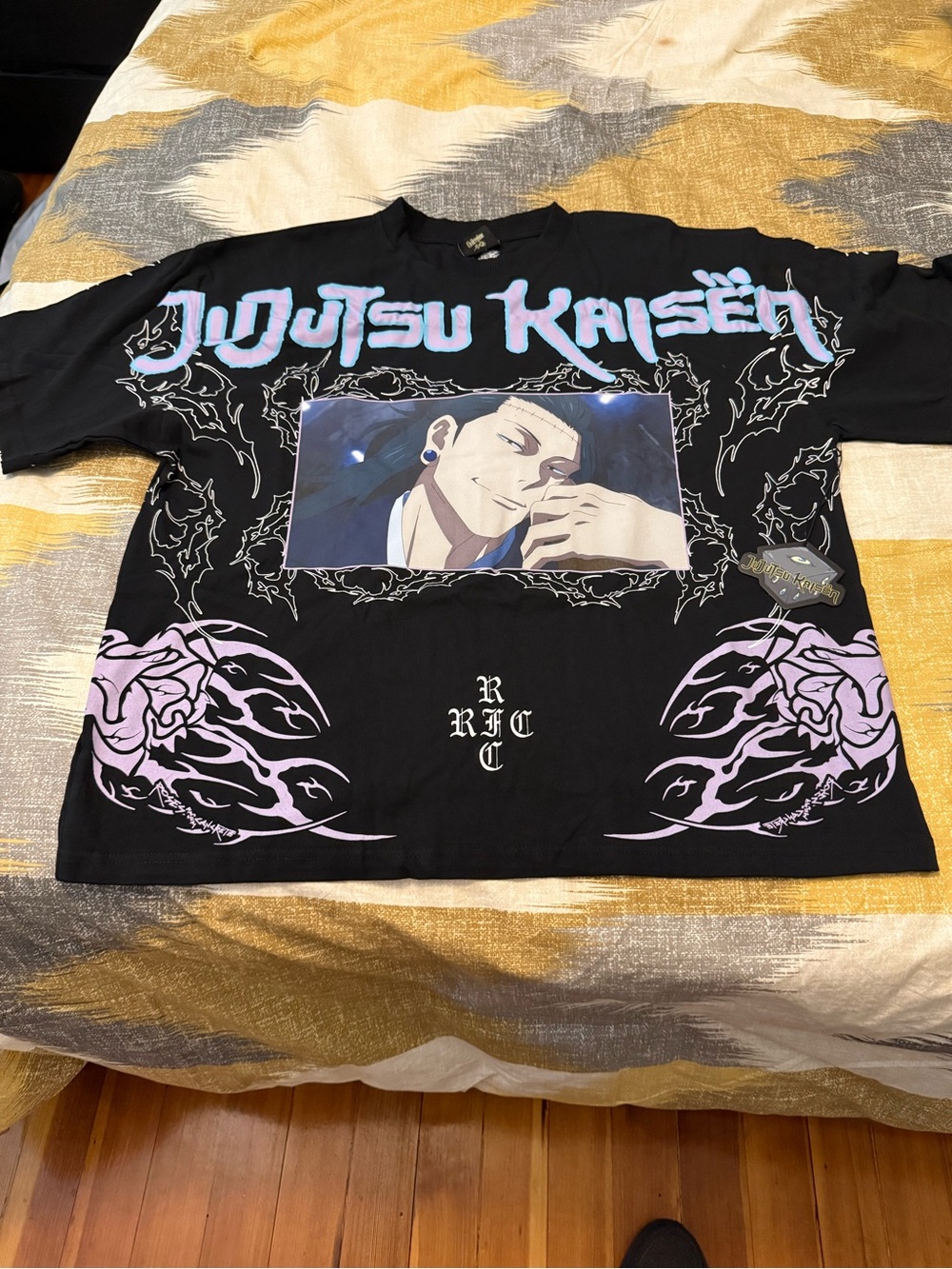 Jujutsu Kaisen Black Short-Sleeve Graphic Tee with Lavender Accents